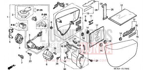 COUVERCLE LATERAL/JEU DE CLEF VT1100C22 de 2002